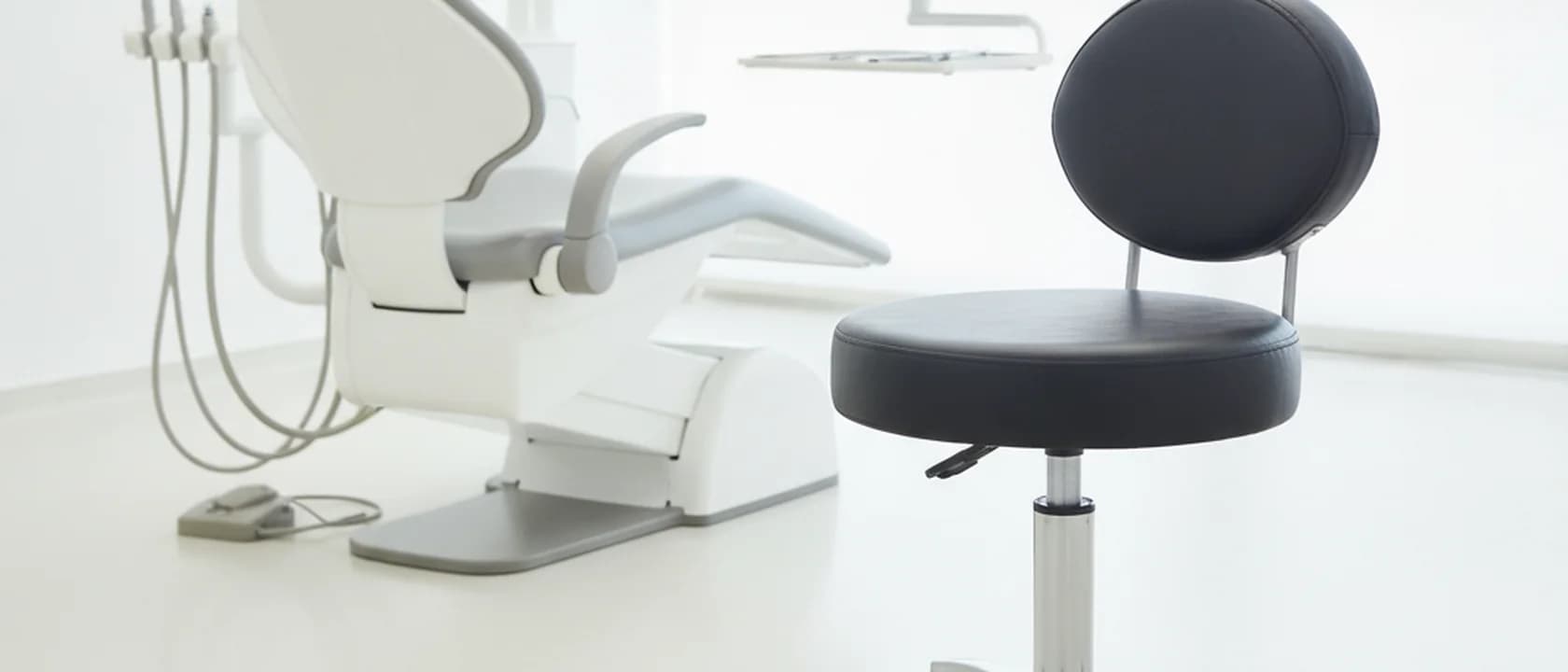Rundsitz mit Rückenlehne für Praxis, Studio und Werkstatt