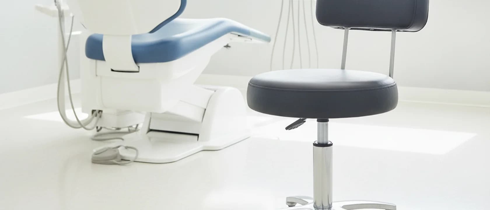 Rundsitz mit Rückenlehne für Praxis, Studio und Werkstatt
